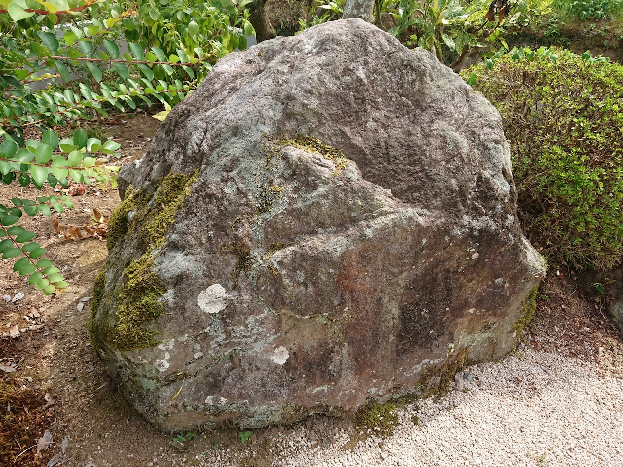 枯山水で使用する石の種類