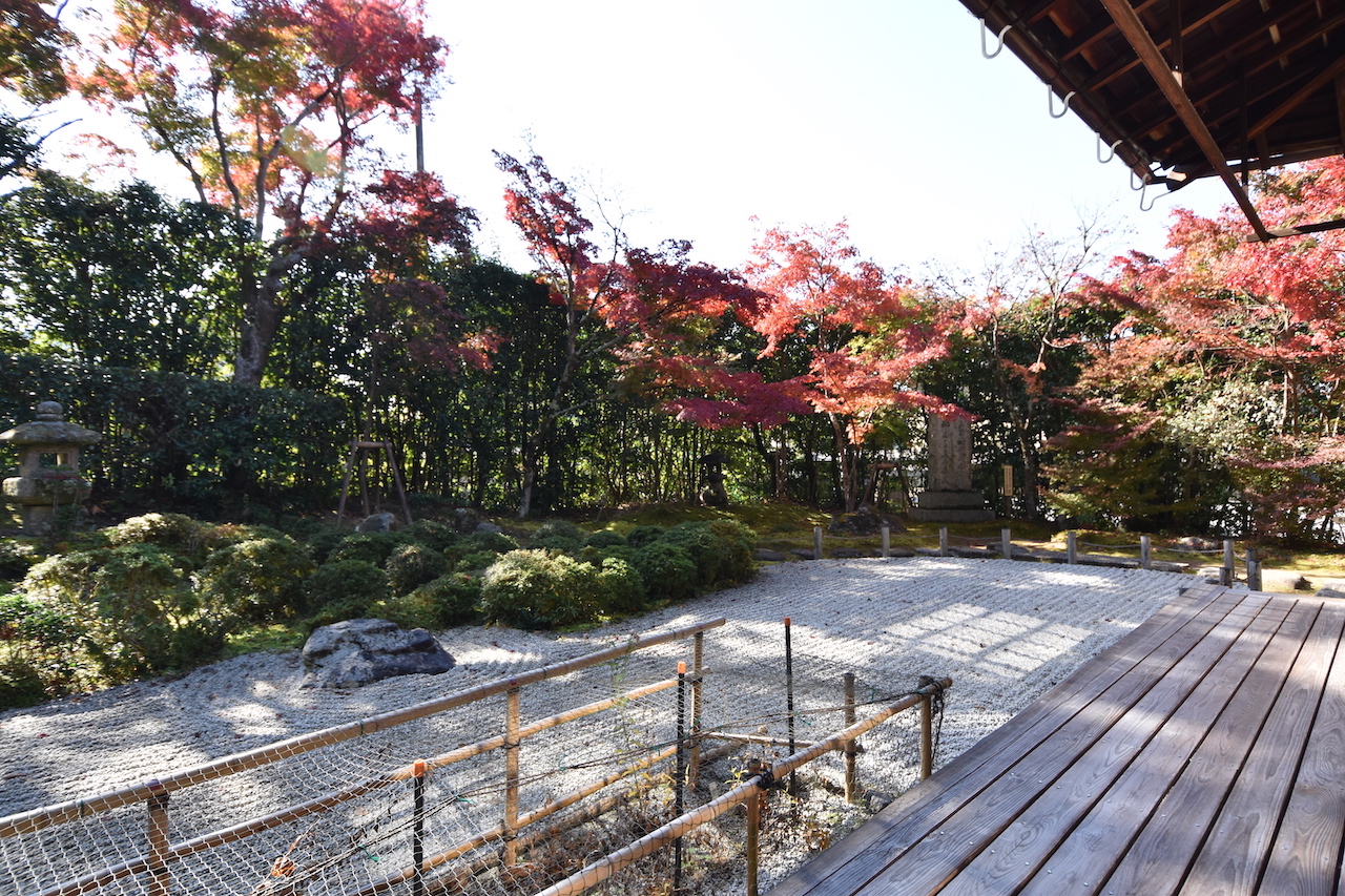 金福寺の枯山水庭園